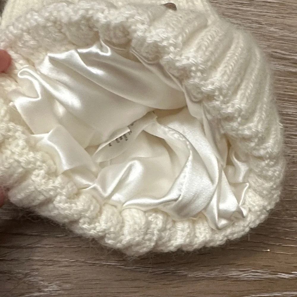 AARIN & CO NWT Ivory Knit Satin Lined Beanie $30 SIZE MEDIUM LARGE Luxe Gift Fab - Picture 2 of 5